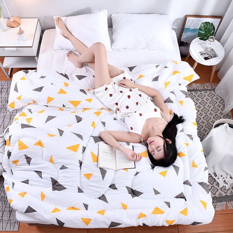 All-Season Machine Washable Cotton Quilt for Dorms: Perfect for Spring, Autumn, and Winter In Twin or Double Sizes