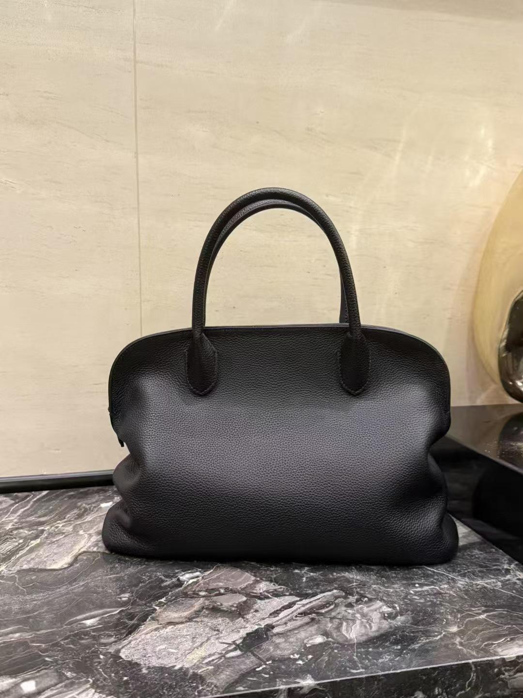 

2025 Новый Стиль Сумка из Коровьей Кожи Модная Сумка-Тоут Ручной Работы Натуральная Кожа Коровьей Кожи Ниточная Строчка Корейская Версия 31x10x23.5CM чёрный