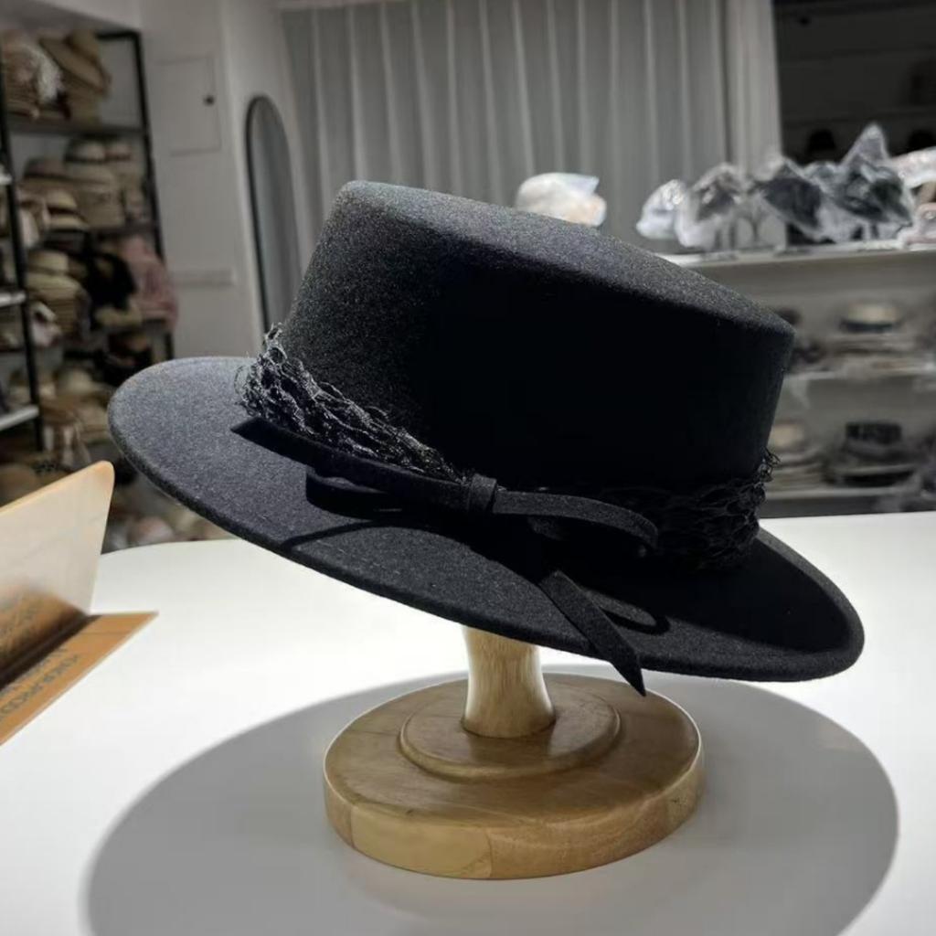 Celebrity French wool top hat women's autumn and winter British retro Hepburn flat hat felt hat fashionable versatile foreign hat