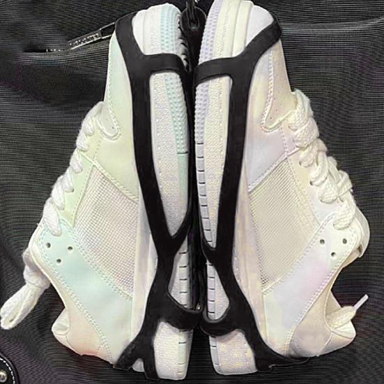 Camping Mountaineering Shoes Holster for Carrying Shoes On Bag Silicone Shoes Holder with Carabiner for Backpack Outdoor Sports Portable Shoes Storage