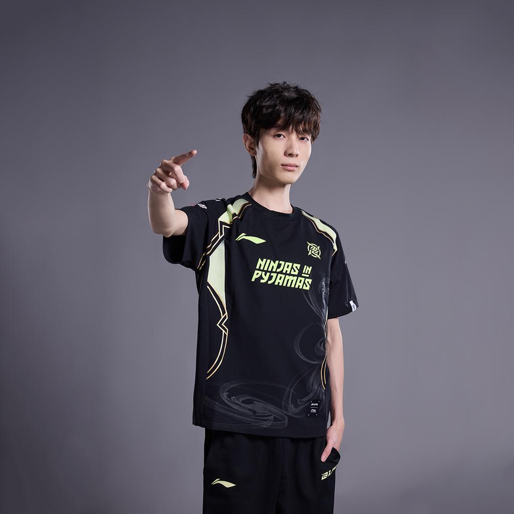 Li Ning Sports Lifestyle Series Letter Brand Logo Casual Round Neck Short Sleeve T-Shirt 2024 Season NIP Team Unisex Tops Black ATSU651-1