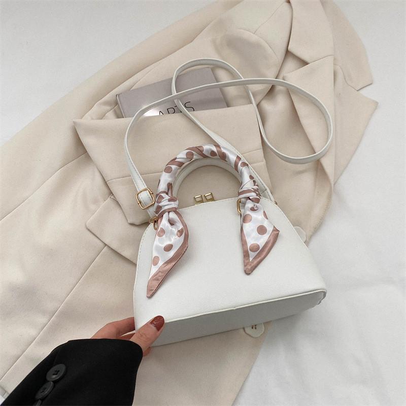 Chic Korean Style Retro Shell Handbag Versatile Crossbody Bag In Classic Black