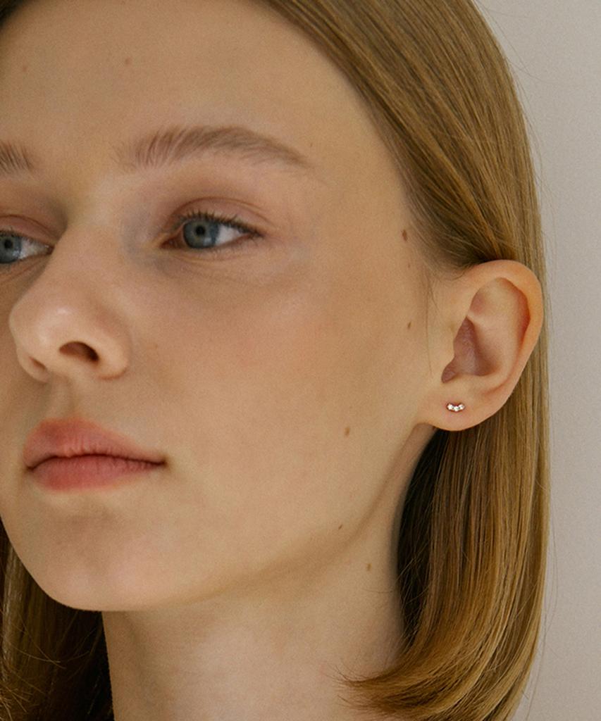 Akarki 10K Linia Curve Stone Earrings