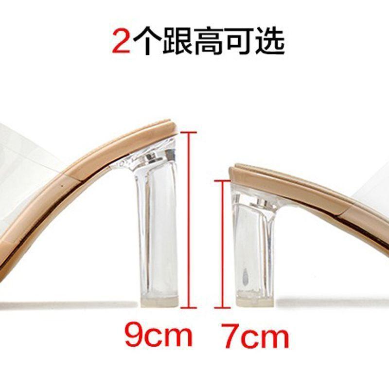 Léto 2025 nové internetové celebrity s průhlednými sandály na vysokém podpatku dámské pantofle na silném podpatku křišťálové a cool na ven