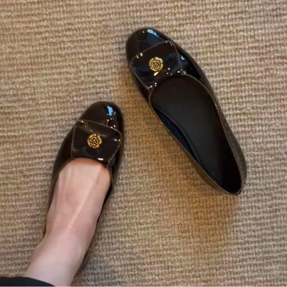 Sheepskin version~ French light mouth glossy one-pedal small single shoes retro versatile camellia round head flat bottom evening shoes