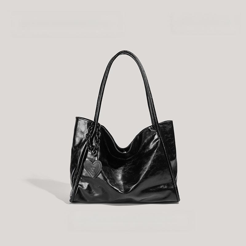 Sweet Cool Tote Bag Women Fashion Soft Leather Shoulder Bag With Heart Pendant