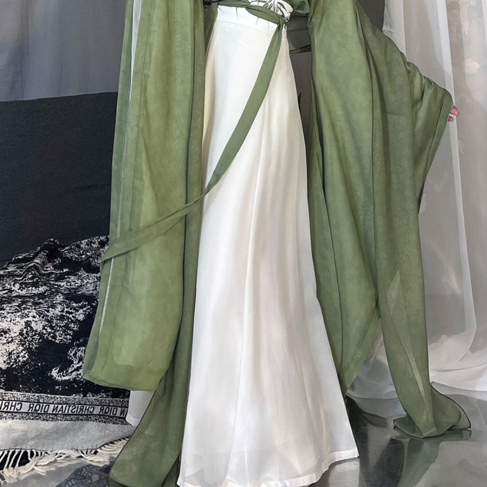 Denní dámský oblek čínské dynastie Wei a Jin ve stylu Hanfu s potiskem