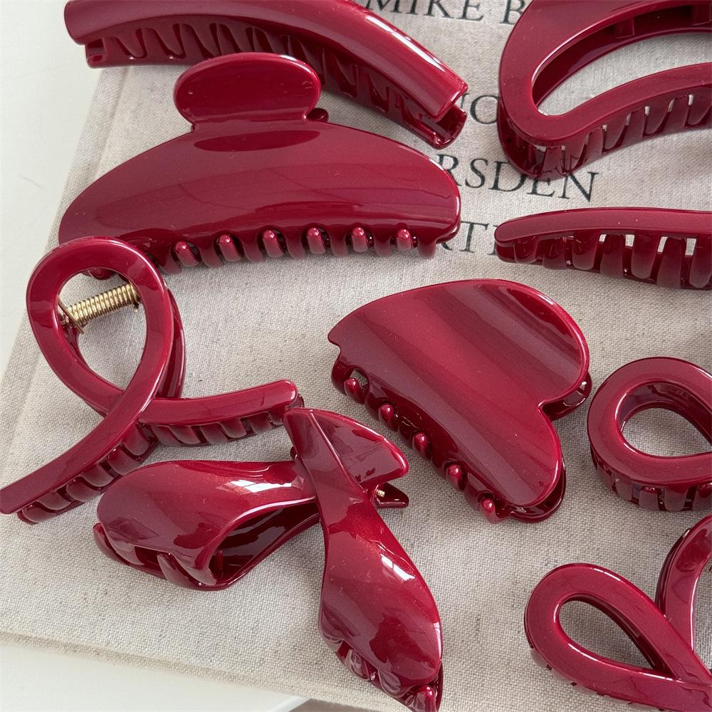 Gold Red Festive Claw Clip: Flashy Hair Accessory for New Year