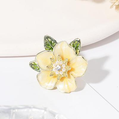 Elegant Retro Gardenia Brooch with Diamond, Pearl, and Leaf Design - Anti-Exposure Pin for Women