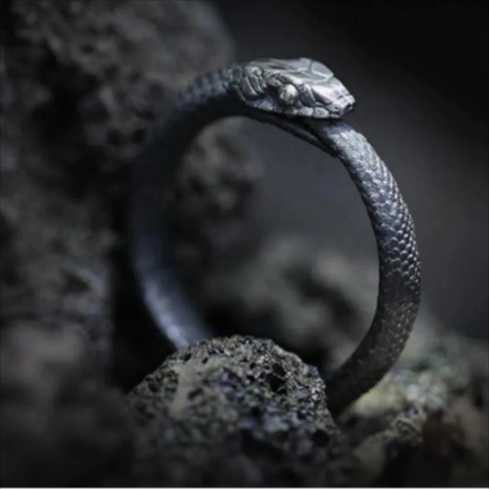 Dark Pioneer Retro Gothic Punk Black Articulated Snake Ring Personalized Street Niche Creative Trendy Fashion Party Gift Zircon