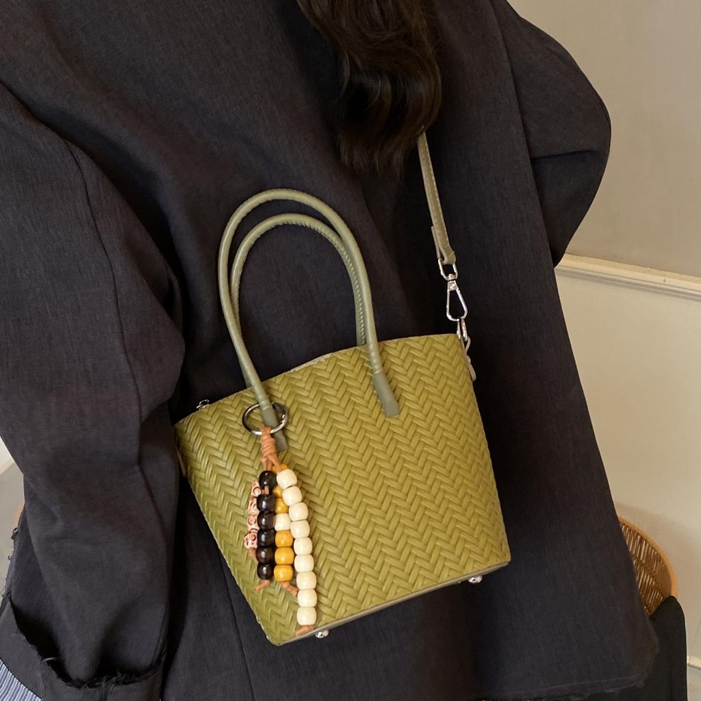 Retro niche woven pattern bag women's 2025 new fashion versatile messenger bag exquisite super fire portable small bag