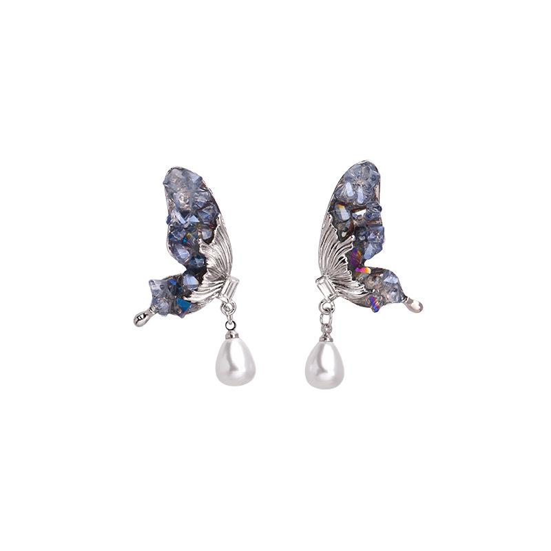 Super fairy butterfly wings pearl stud earrings female tide autumn and winter niche design senior earrings light luxury temperament ear jewelry