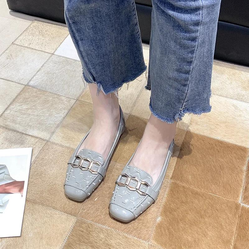 

Мода 2025 Новые Высококачественные Женские Балетки Квадратный Носок Мелкий Вырез Мягкая Подошва Удобные Маленькие Кожаные Туфли Повседневная Обувь 33 серый