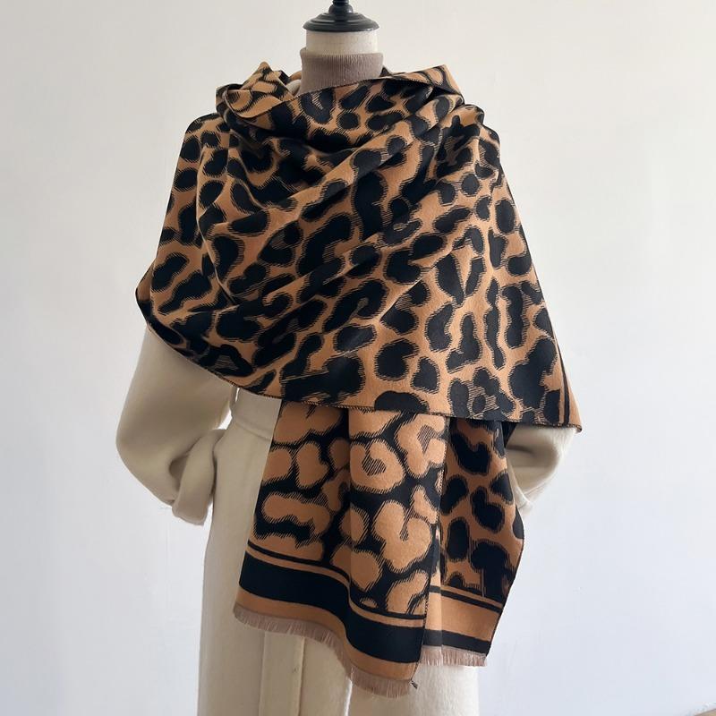 New leopard print high-speed jacquard machine imitation cashmere scarf women's short fringed high-end shawl