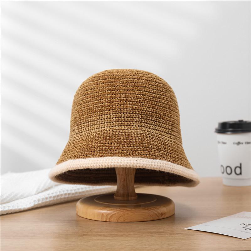 Женская зимняя модная вязаная шапка-рыбачка теплая с круглым верхом без полей черная/верблюжья бежевая/хаки