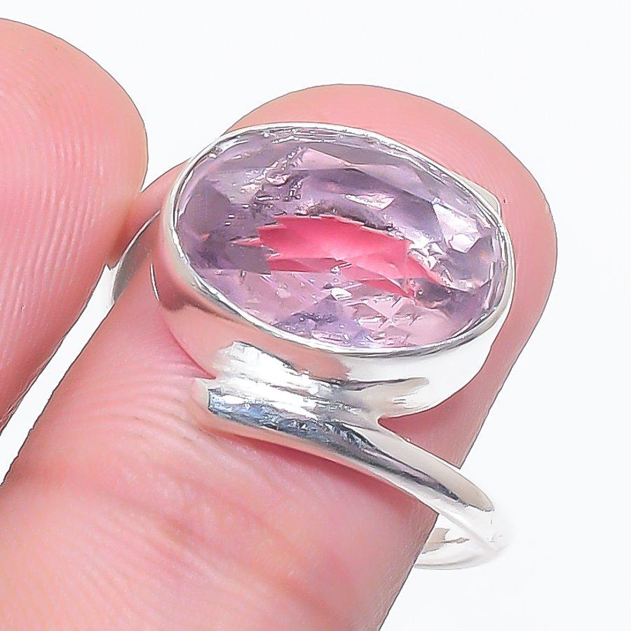 

Ювелирное кольцо из серебра 925 пробы с розовым кунцитом, размер 7