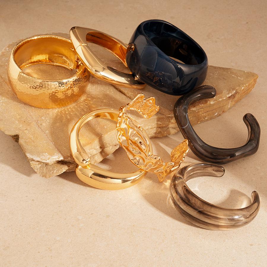 European & American Snake Pattern Metal Bangle - Luxury Fashion Bracelet with Unique Design