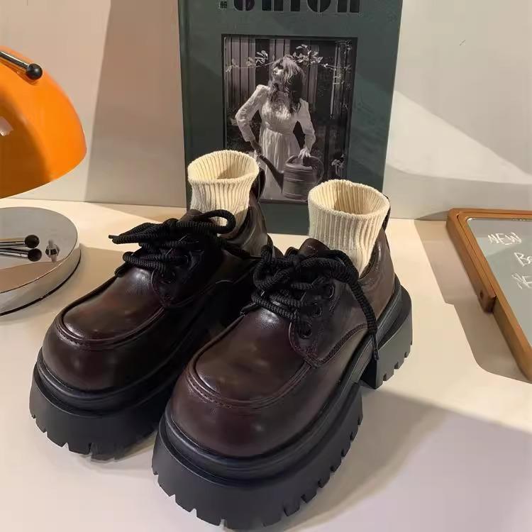 Britischer Stil schwarze Schnür-Halbschuhe aus Leder Damenschuhe 2025 neue Frühjahr- und Herbst-Einzelschuhe College Muffin Plateau Slipper