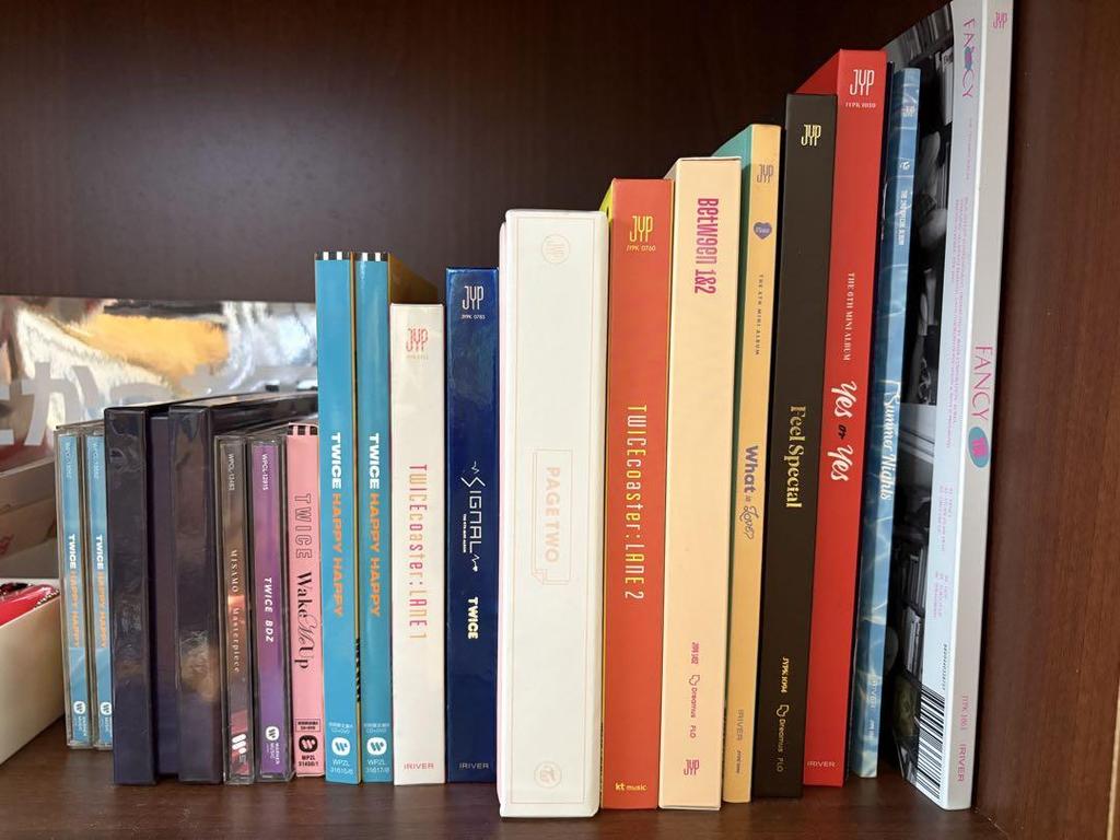 [USED] TWICE Albums, Posters, CDs, Etc.