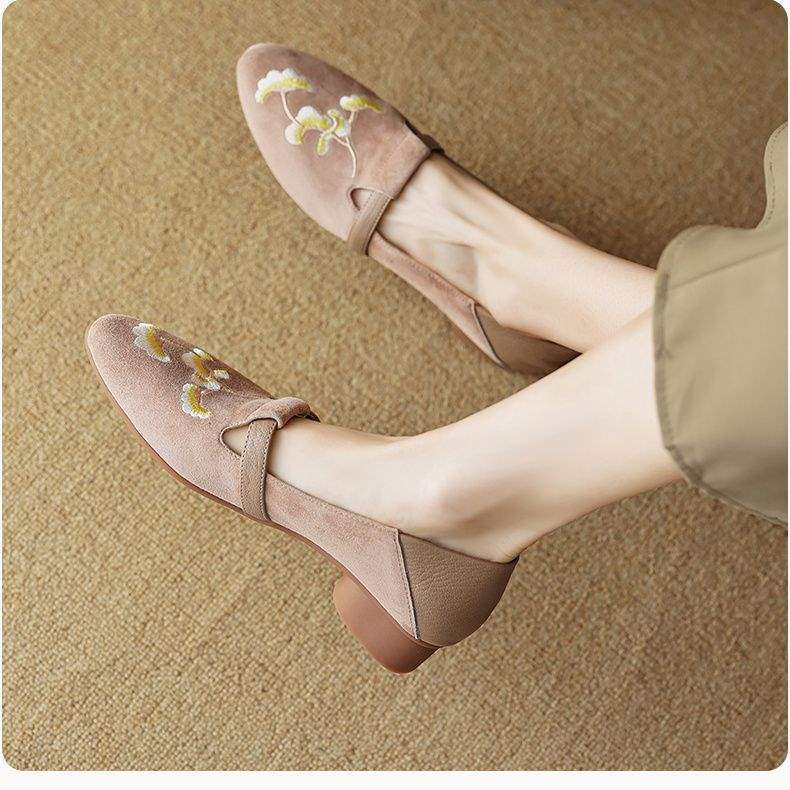 2025 National Style Single Shoes New Chinese Style Round Head Embroidery Flower Shallow Mouth Single Shoes Women's Fashion Temperament Versatile Thi