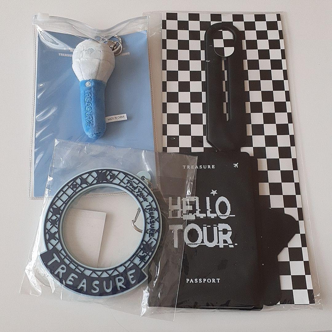 

[USED] treasure penlight keychain can badge holder