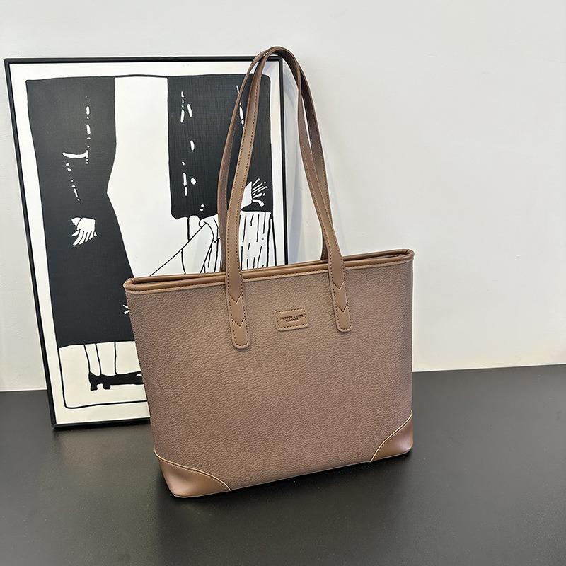 Large-capacity women's tote bag, new contrasting color lychee pattern shoulder bag, hot-selling women's bag, large handbag.