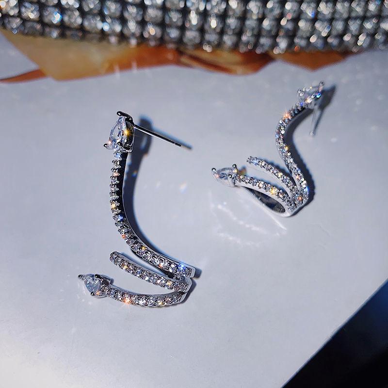 Fashion Originality Metal Elegant Ear Cuff Crystal Clip for Stud Women Pierced Small Ear Wrap Bone Ear Clips Star Type Jewelry