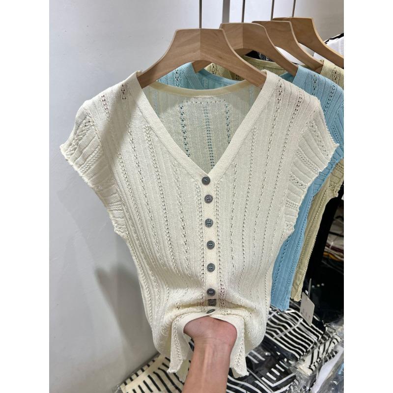 A Stylish V-neck, Hollowed-out Short-sleeved T-shirt for Women, A New Summer Thin Knitted Top That Is Slimming and Flattering