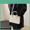 Stylish Retro Large Capacity Woven Shoulder Bag For Women With Zipper Closure