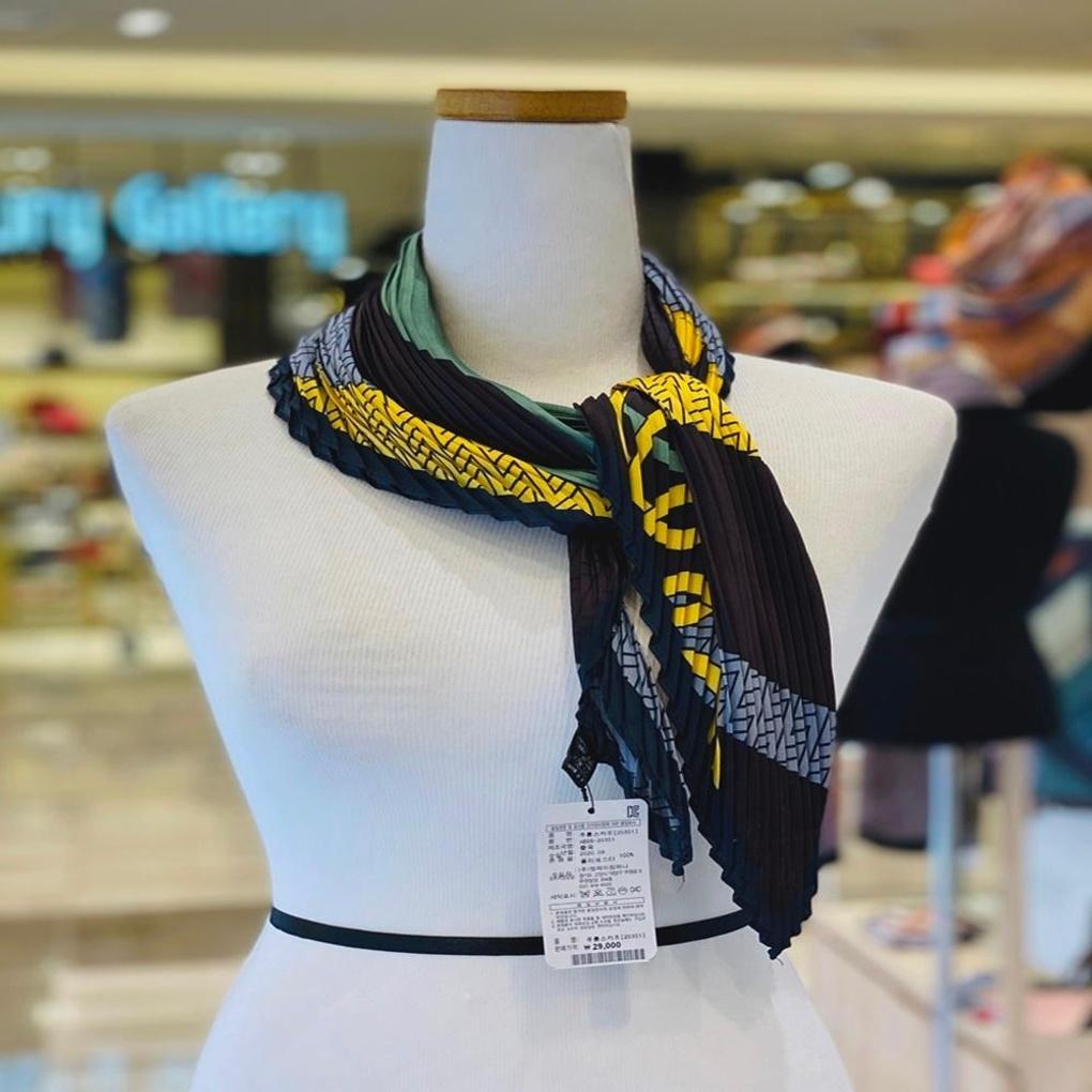 MJ Arnaldo Basini Pleated Scarf (ABFS-20351)