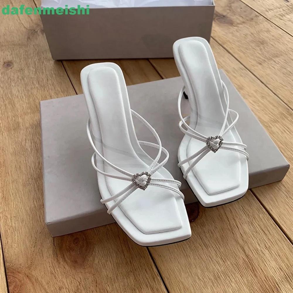 

Модные сандалии с кристаллами в форме сердца, с квадратным носком, новая летняя модель 2025 года, босоножки с открытым носком на шпильке, тонкие ремешки, шлепанцы, белые/розовые сандалии 35