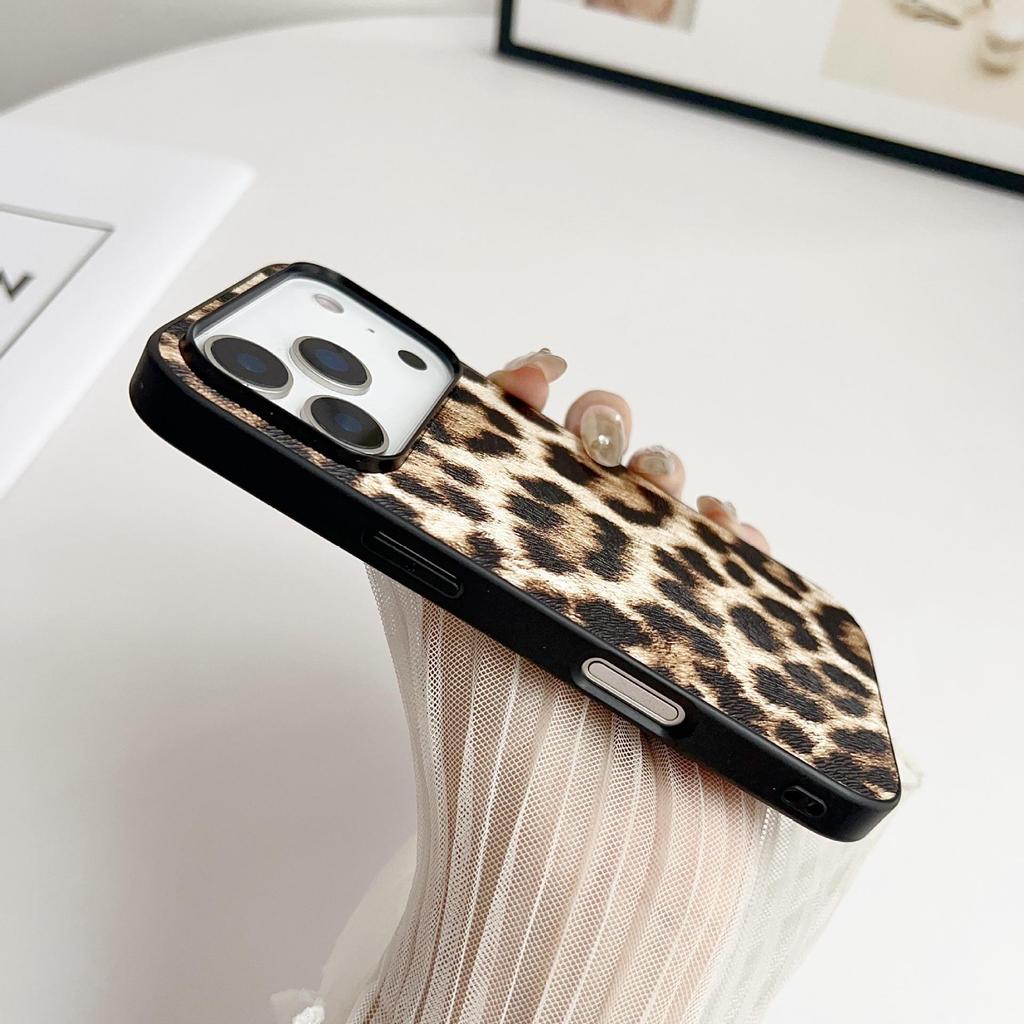 Custodia iPhone 11 in Fibra di Carbonio con Stampa Serpente di Alta Qualità e Adesivo Pelle di Leopardo