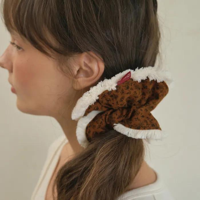 Flower tassel scrunchie_Camel(O25-ACC05)