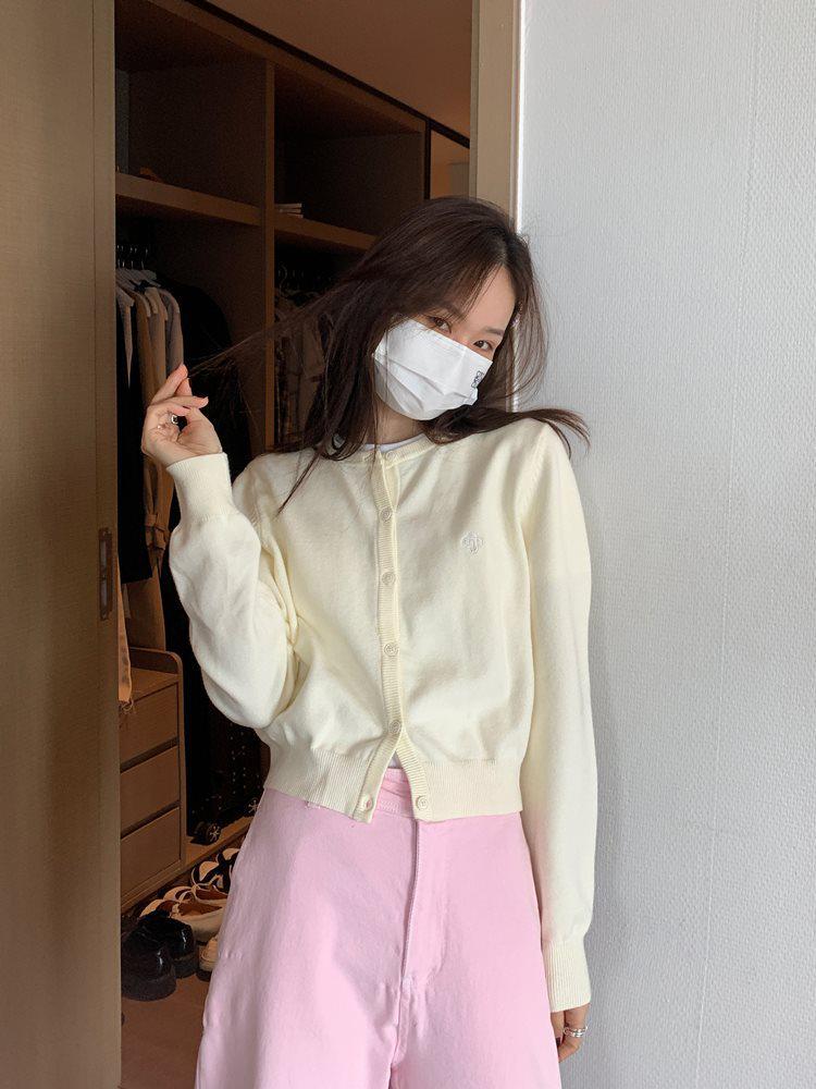 Raspberry Knitted Cardigan for Women: Korean-Style Sweater for Petite Girls, Perfect Pink Layer for Spring & Autumn