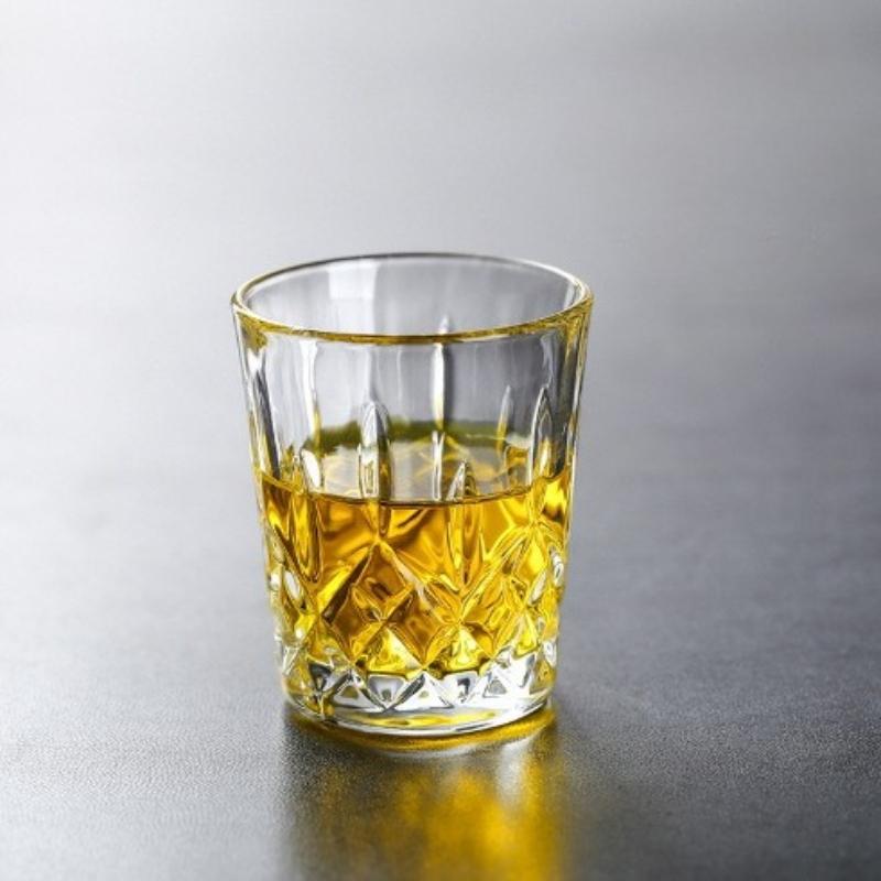 6 Stück geprägtes Glas dickwandiges transparentes Whiskey-Glas Haus-Whiskey-Glas Baijiu-Glas Feiertags-Geschenkset Cocktail-Weinglas