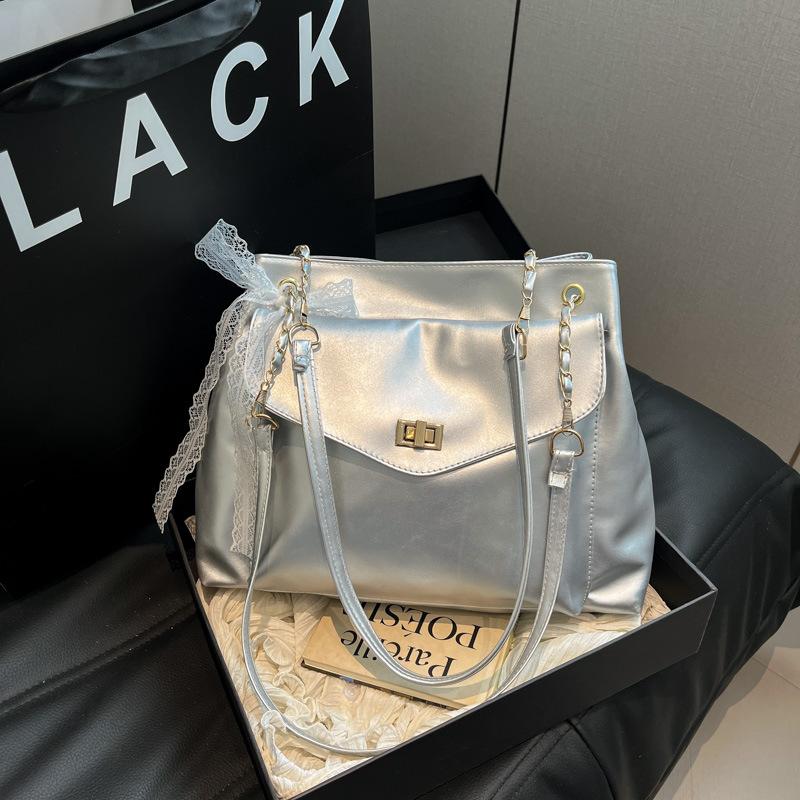 

2025 summer new Korean version fashionable large-capacity simple ins retro satchel lazy wind single shoulder oblique span big bag серебряный