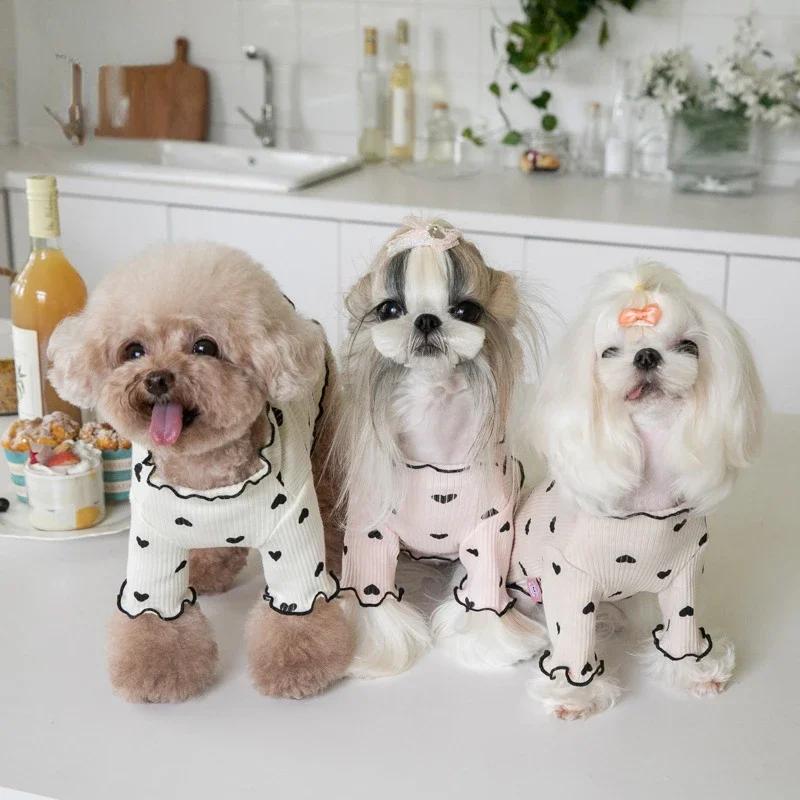 Herbst und Winter Haustier Unterwolle Kleidung bestickt Bär Waffel Home Weste Hund Katze Yorkshire Schnauzer Malteser Neujahr Weihnachten