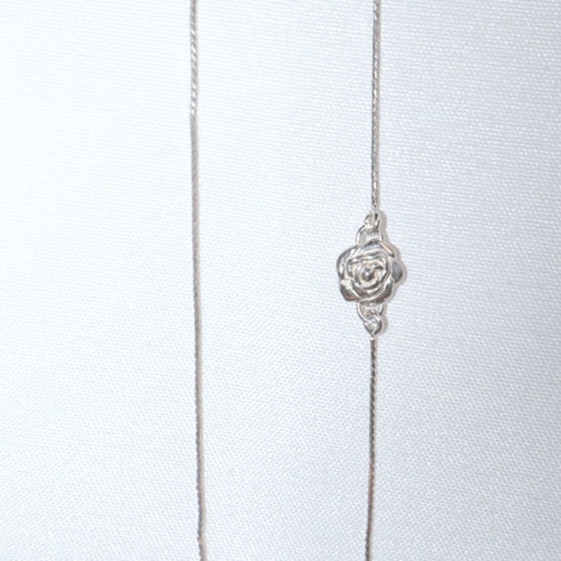 LOASI Lovely Rose. Rose Choker Necklace