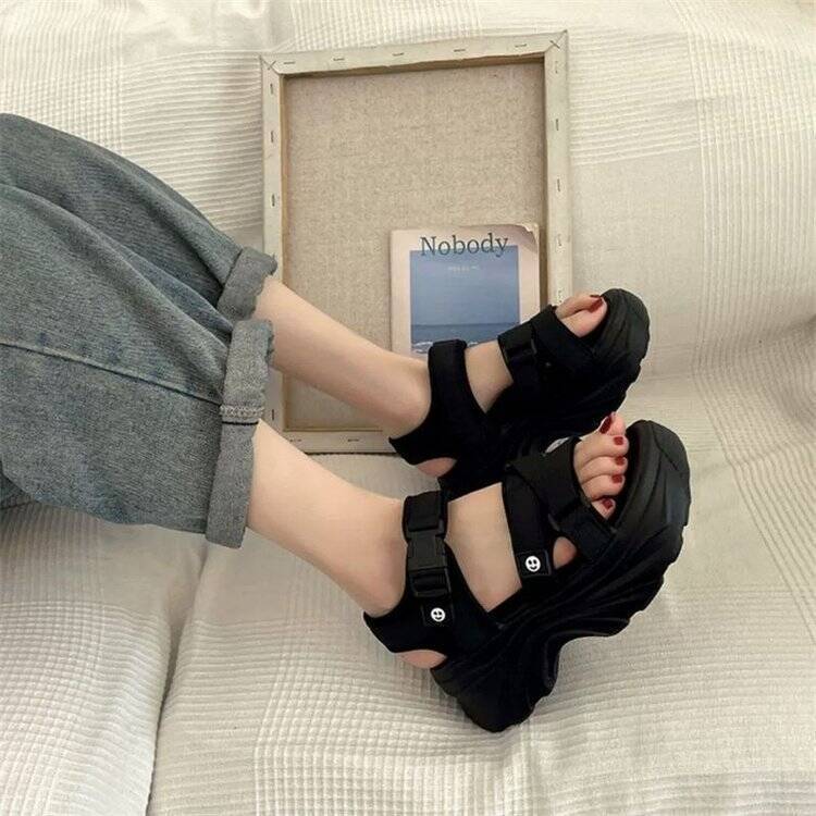 Daddy sandals women's platform 2025 summer new Korean version versatile small sports Velcro muffin Roman shoes