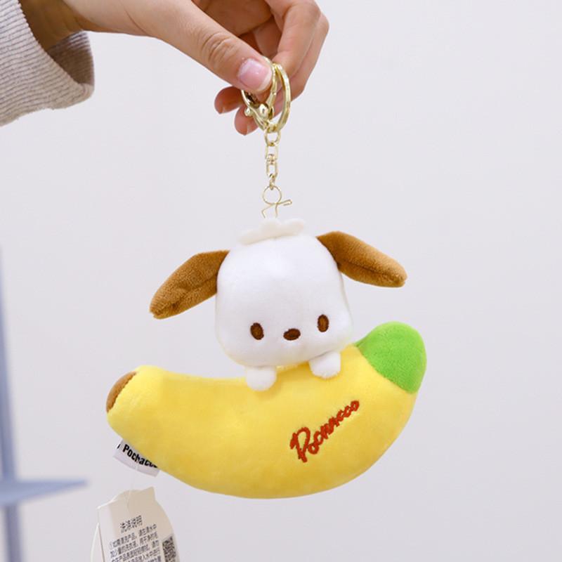 

Очаровательная плюшевая игрушка Почакко в костюме банана, мягкая и приятная на ощупь. Lie On Banana