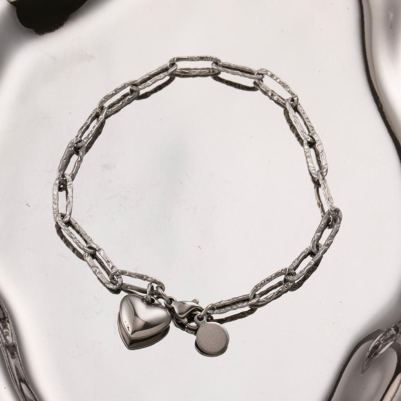 Embossed Flat Link O-Ring Heart Charm Bracelet, Fashionable & Versatile Hand Jewelry, 304 Stainless Steel