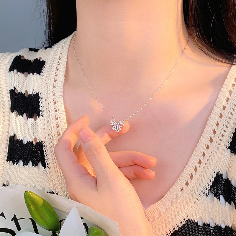 Sweet Bow Necklace for Women Exquisite Light Luxury Collar Chain with Small Design Sense Neckwear