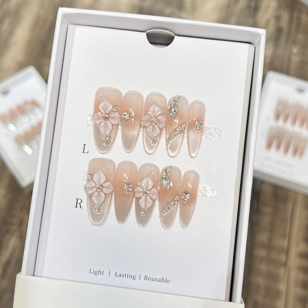 Pure Hand-woven Armor High-end Three-dimensional Carved Cat-eye Manicure Zircon Snake Spirit