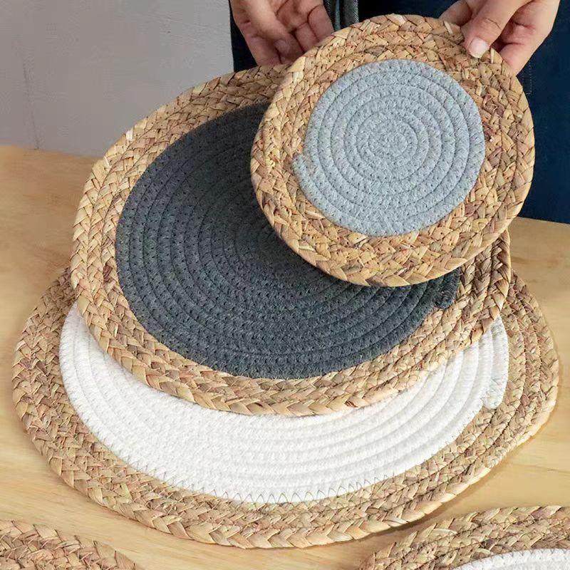 Rattan gewebte Tischsets, Hitzebeständige Untersetzer, Tassenunterlagen, Schüsselunterlagen, Japanisch inspirierte Tischdeko-Kissen für das Esszimmer