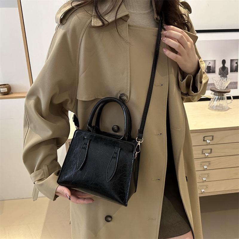 Handbag 2025 New Fashion Small Square Bag Minimalist Style Literary Messenger Bag