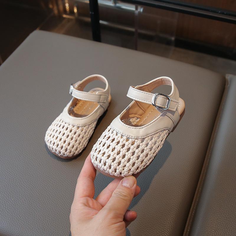 

Girls sandals, children s princess shoes, new summer floral baby soft-soled open-toe shoes, summer style small leather shoes 23 бежевый