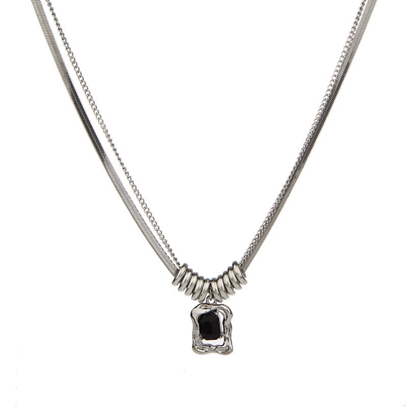 Elegant Double Layer Clavicle Chain: High-End Light Luxury Sweater Necklace