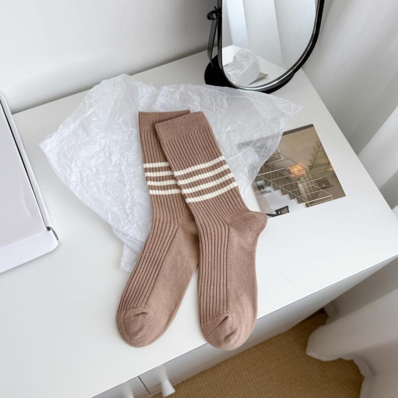 Damen Frühling und Herbst Retro Einfache Streifen in The Tube Stapelsocken