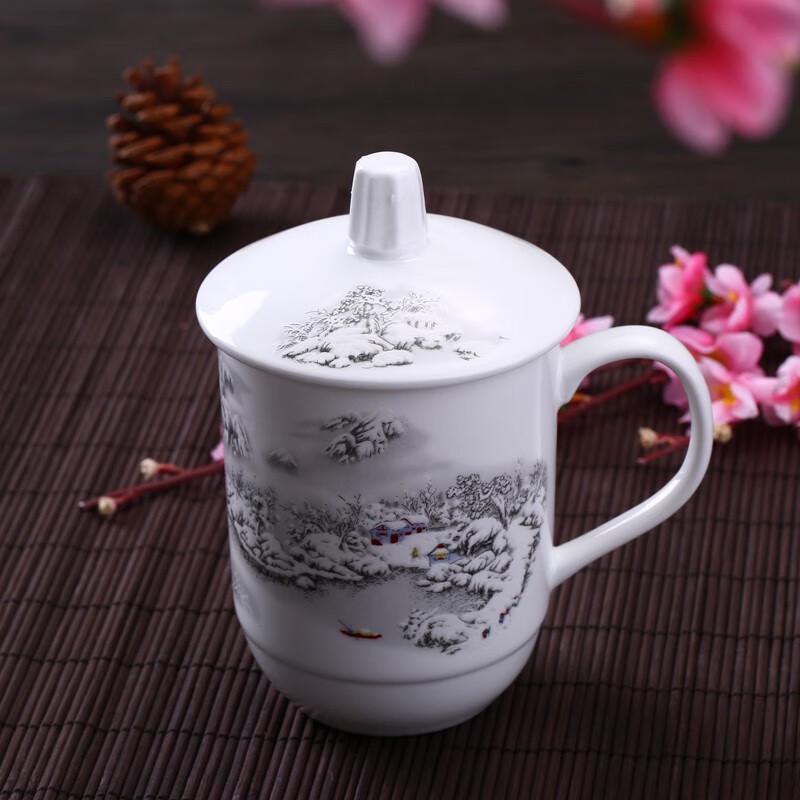 Morona Snow Scene Ceramic Mug Set with Lid