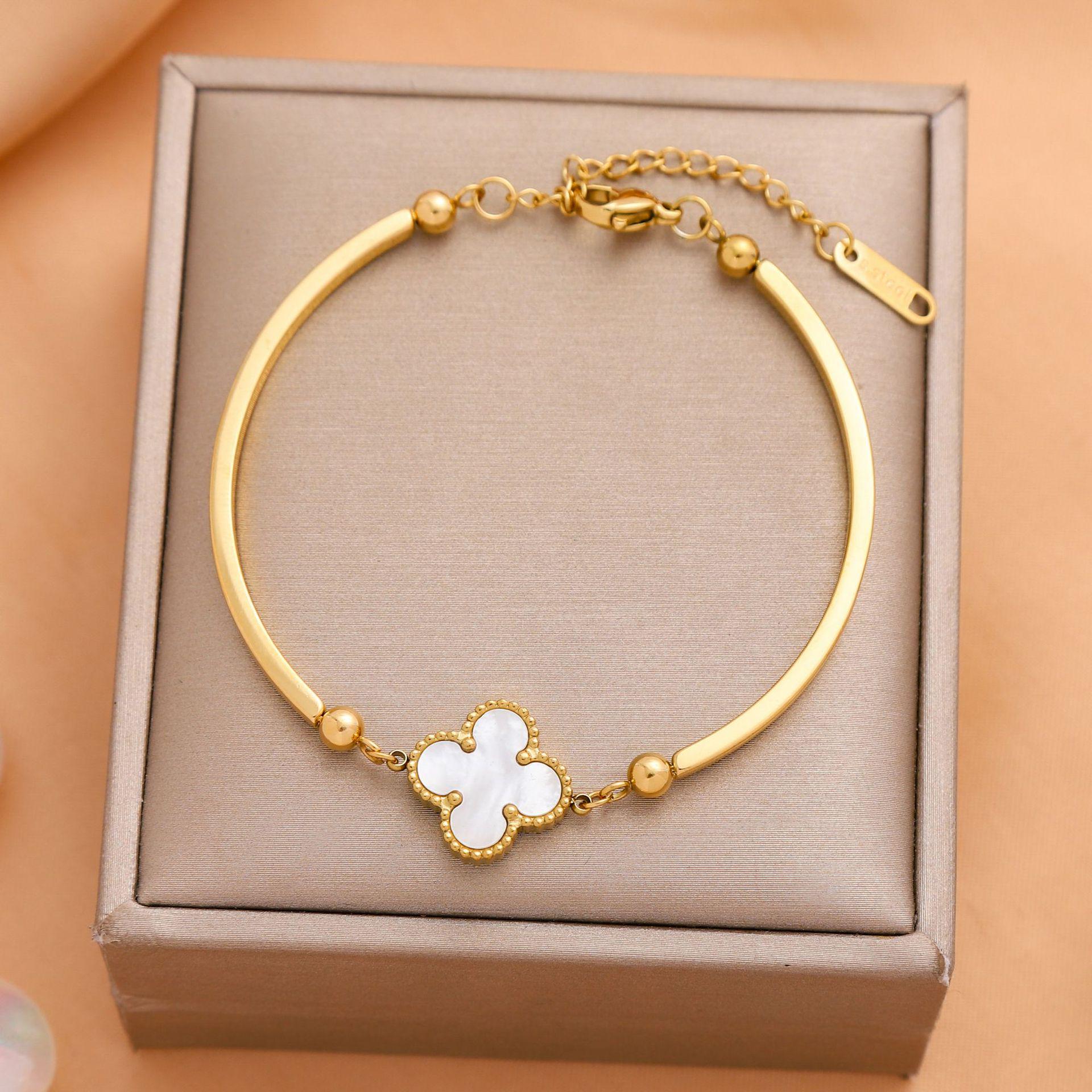 

Элегантный женский браслет из титановой стали - Стильный, Высококлассный дизайн, Легкая роскошь, Универсальный модный аксессуар